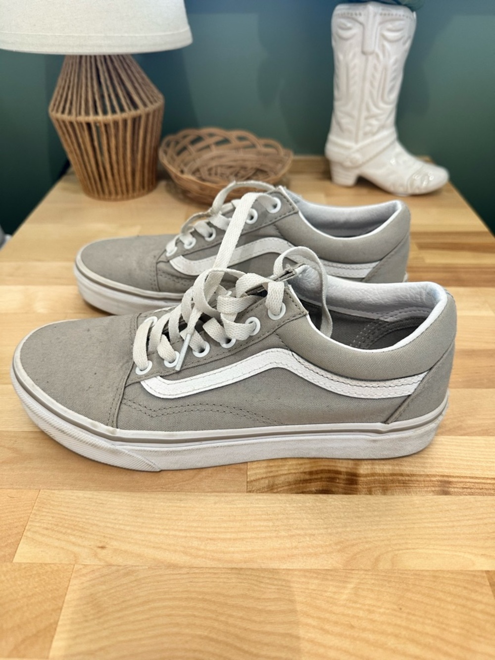 Vans Low Top Sneakers in Gray and White